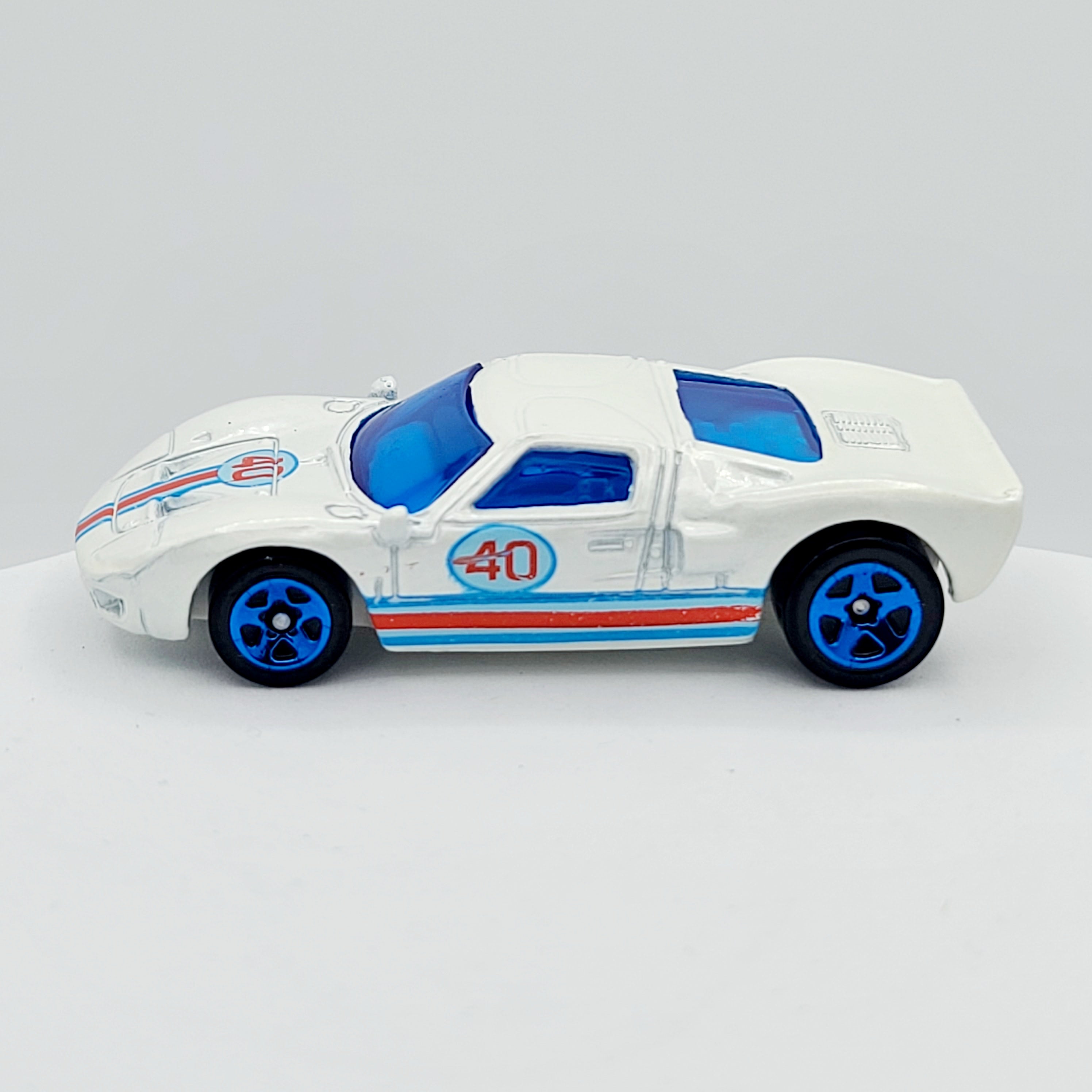Hot Wheels Ford GT40 (2009 HW Basic - Web Trading Cars)